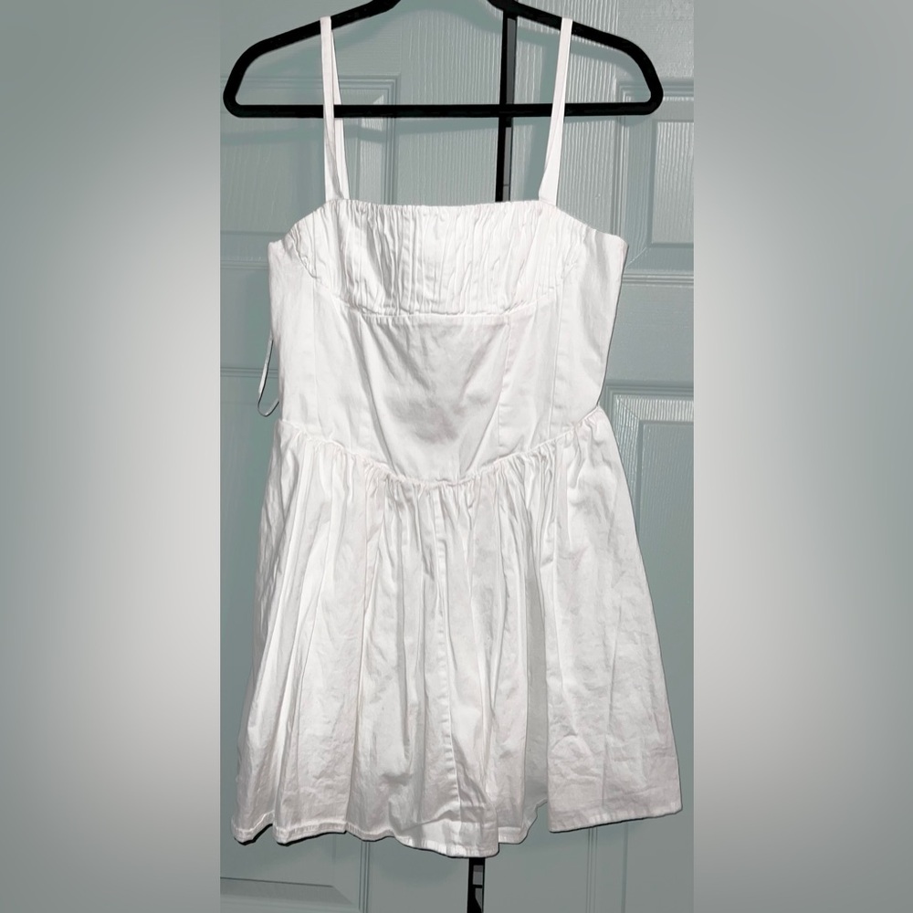Elegant White Strapless Dress